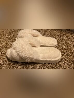 Plush Faux-Fur Slide Slippers - White